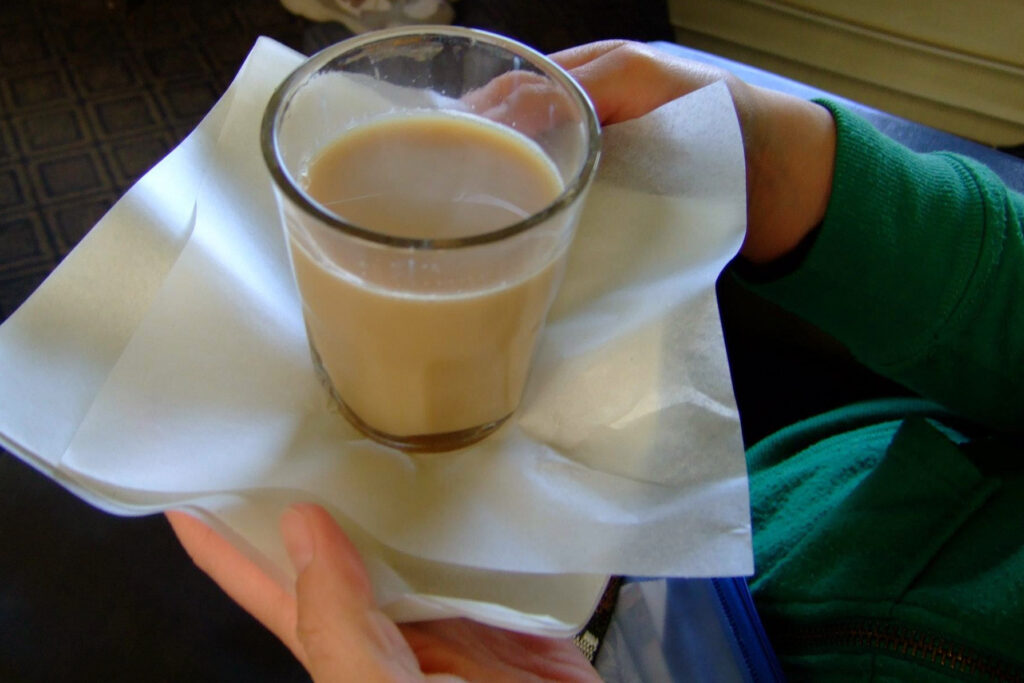 エジプト鉄道の車内販売のチャイ